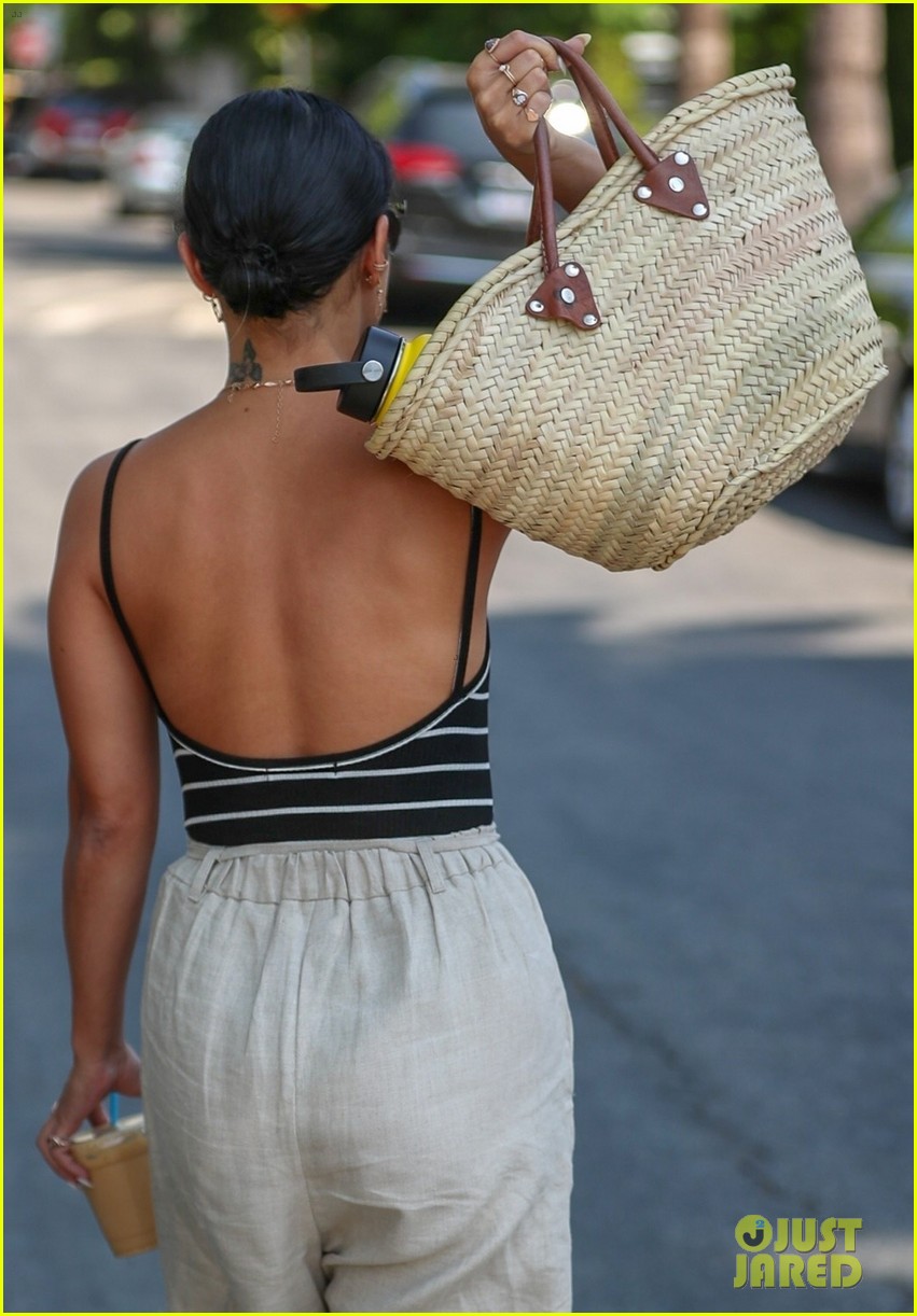 vanessa hudgens dons key hole tank top for lunch outing in la 04
