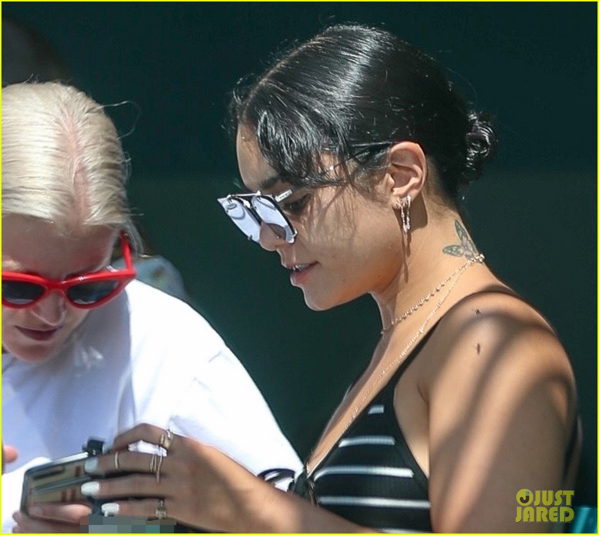 vanessa hudgens dons key hole tank top for lunch outing in la 06