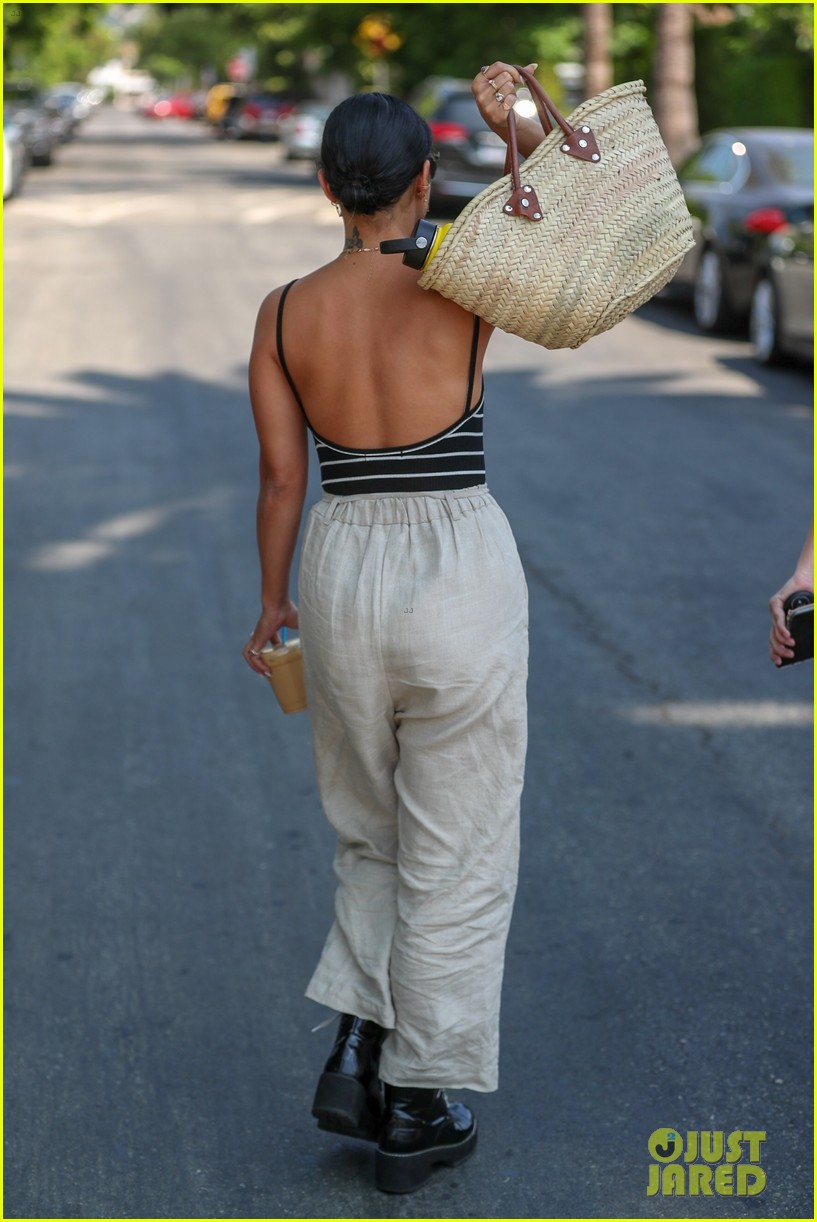 vanessa hudgens dons key hole tank top for lunch outing in la 08