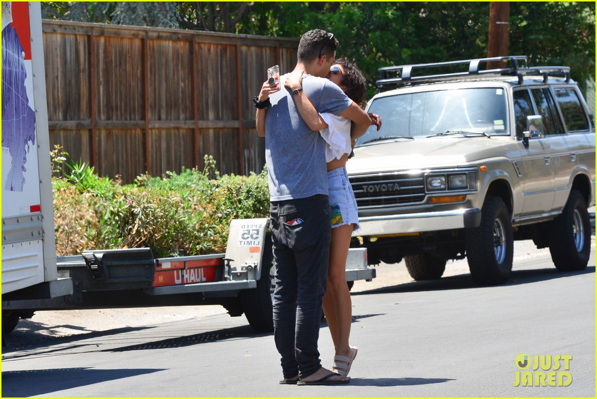 sarah hyland wells adams move in together 12