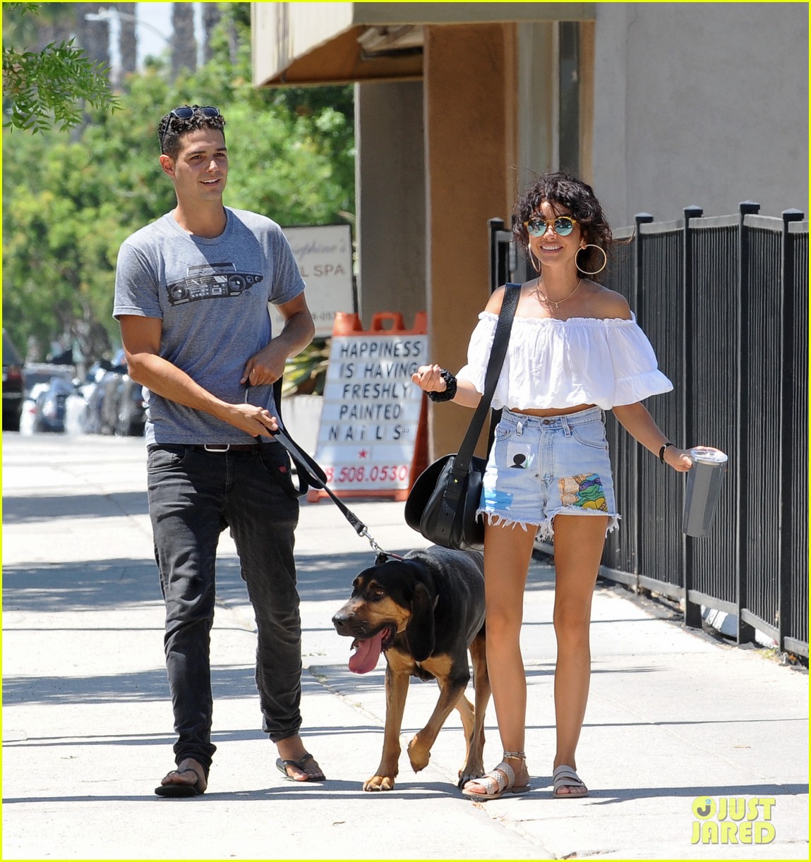 sarah hyland wells adams move in together 21
