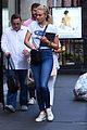 joe jonas sophie turner hang out with his parents in nyc 02