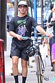 joe jonas sophie turner hang out with his parents in nyc 11