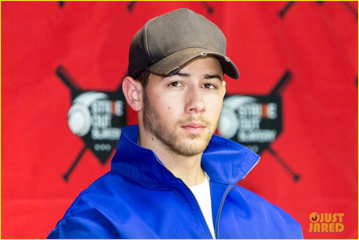 nick jonas helps strike out slavery at press conference ahead of concert 01