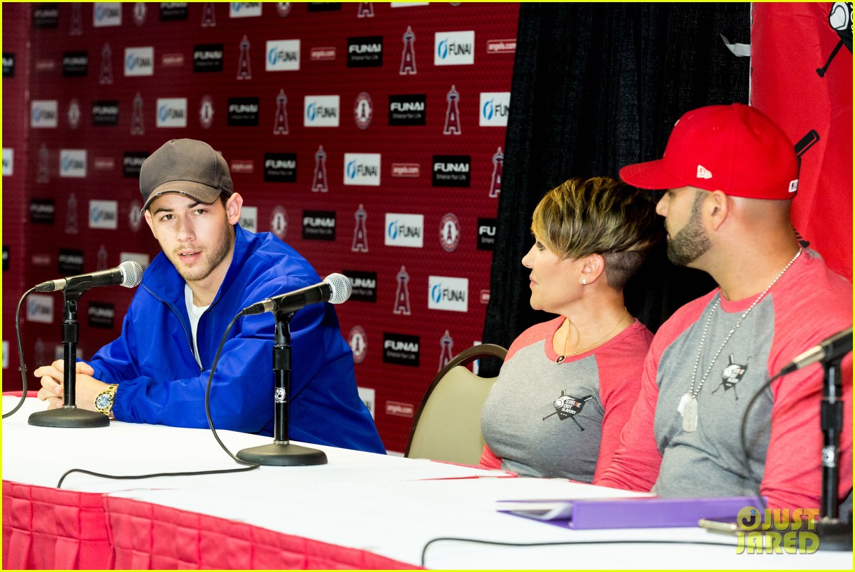 nick jonas helps strike out slavery at press conference ahead of concert 04