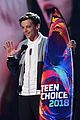 louis tomlinson wins choice male artist at teen choice awards 04