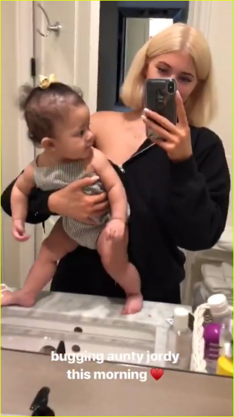 kylie jenner cuddles up to 6 month old stormi in precious snaps 01
