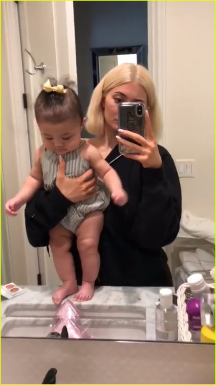 kylie jenner cuddles up to 6 month old stormi in precious snaps 05