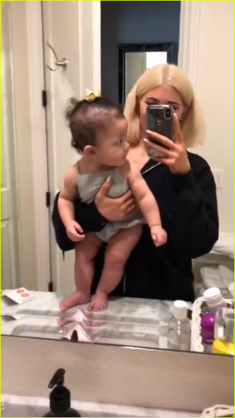 kylie jenner cuddles up to 6 month old stormi in precious snaps 07