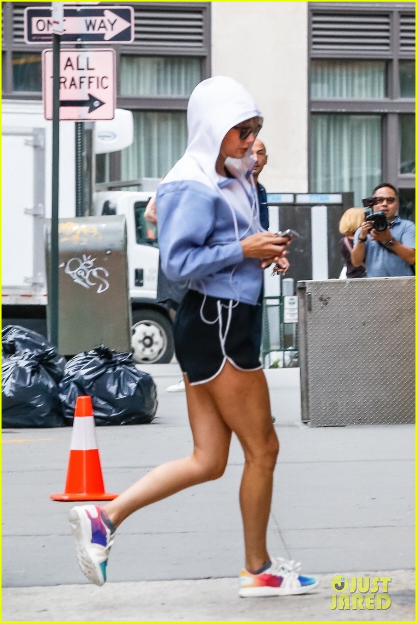 taylor swift rocks colorful gym gear after morning workout sesh 05