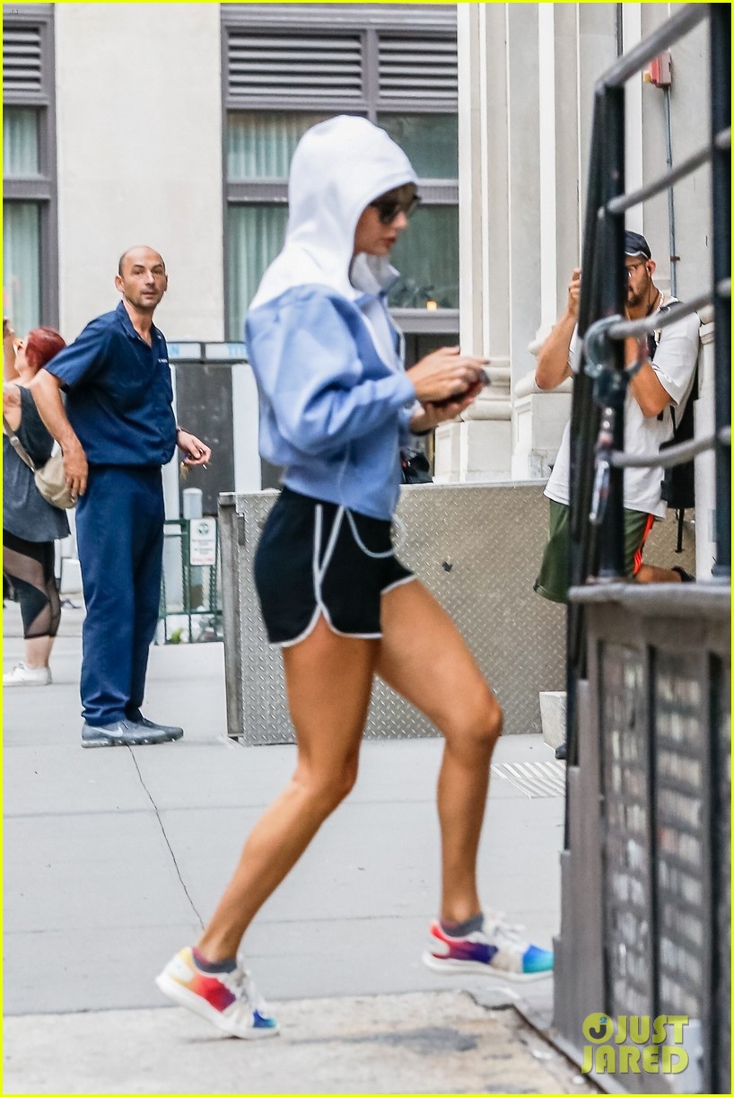 taylor swift rocks colorful gym gear after morning workout sesh 07
