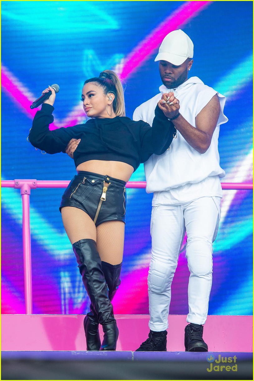 ally brooke shawn mendes vamps fusion festival 02