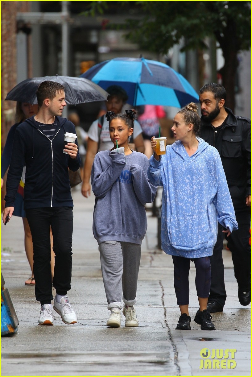 ariana grande friends get drenched rain storm 19