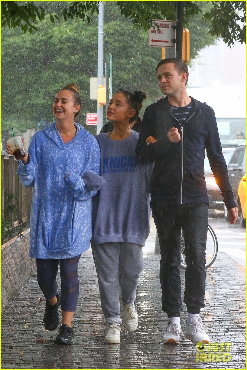 ariana grande friends get drenched rain storm 33