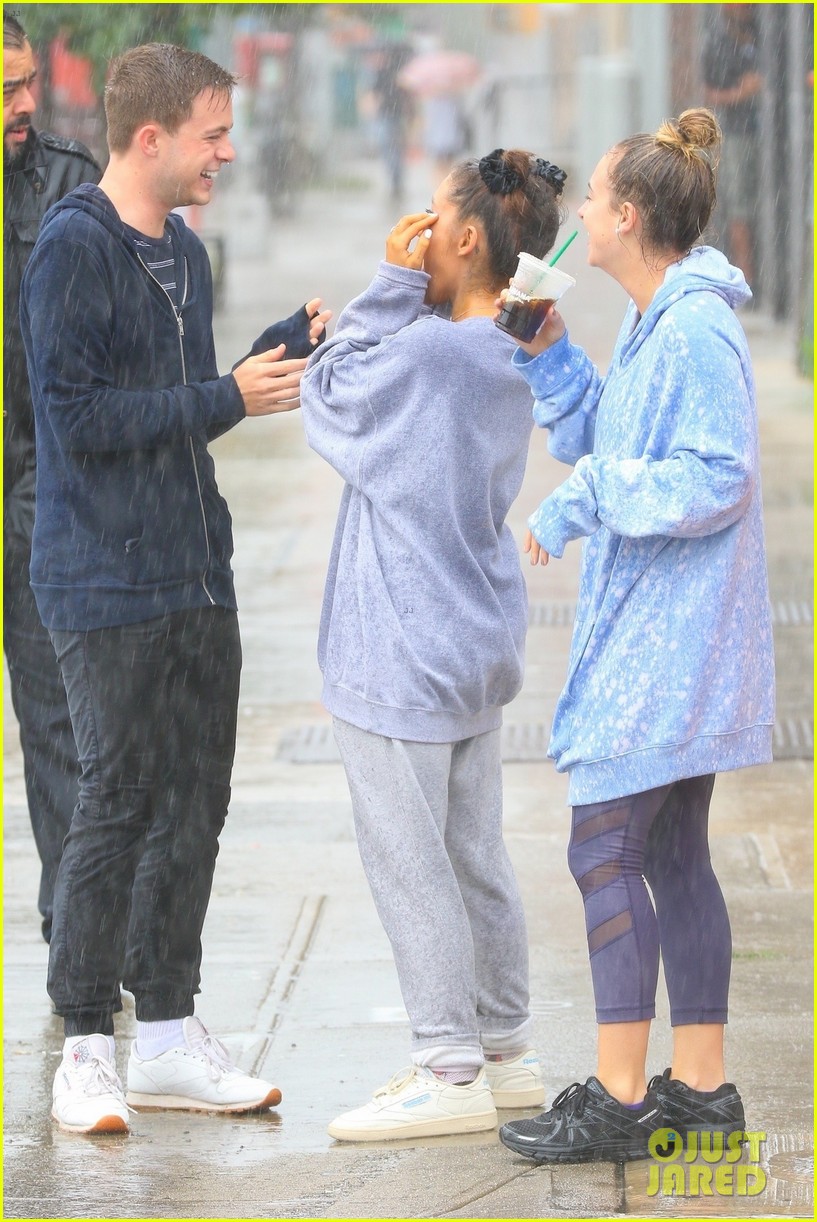 ariana grande friends get drenched rain storm 43