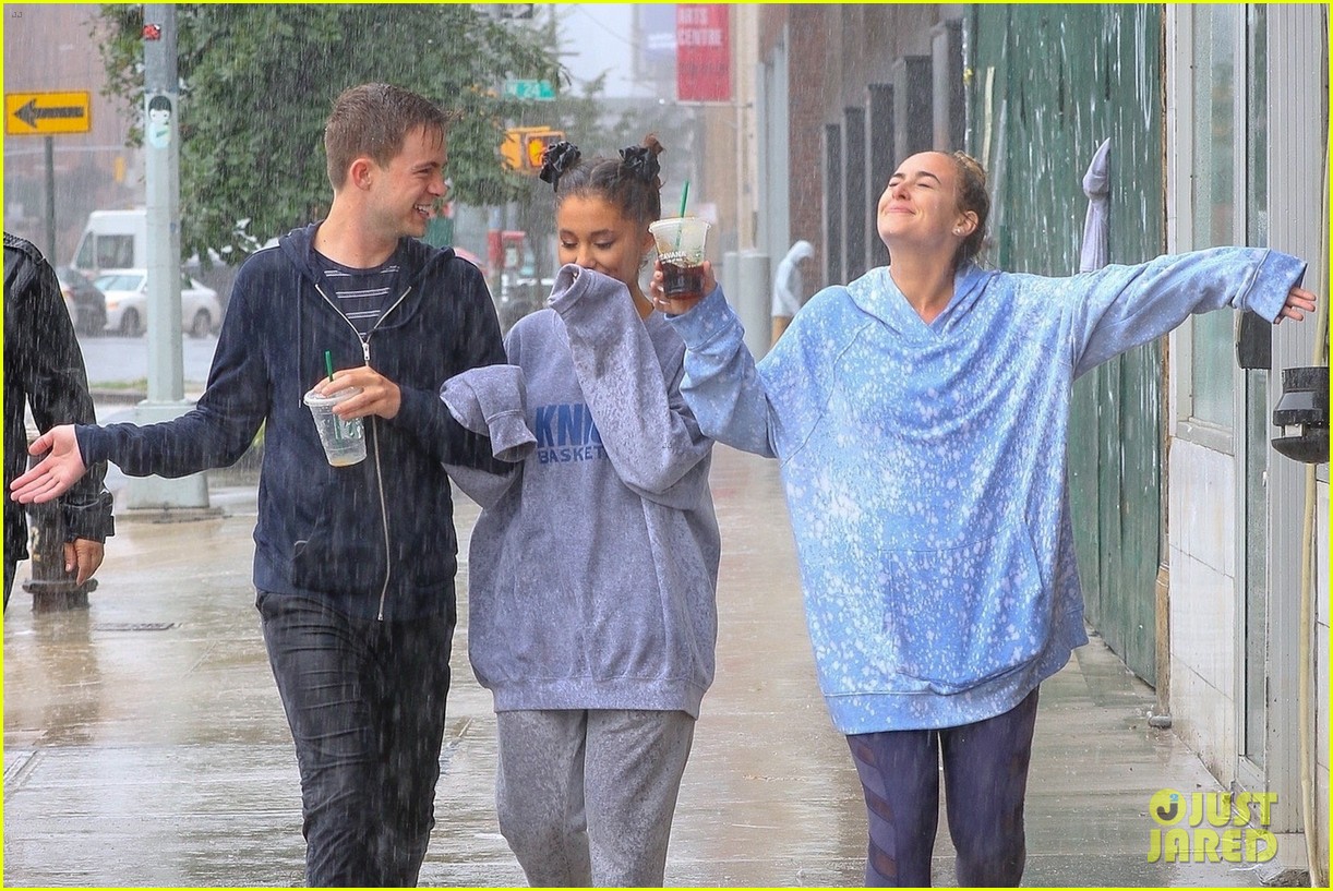 ariana grande friends get drenched rain storm 45