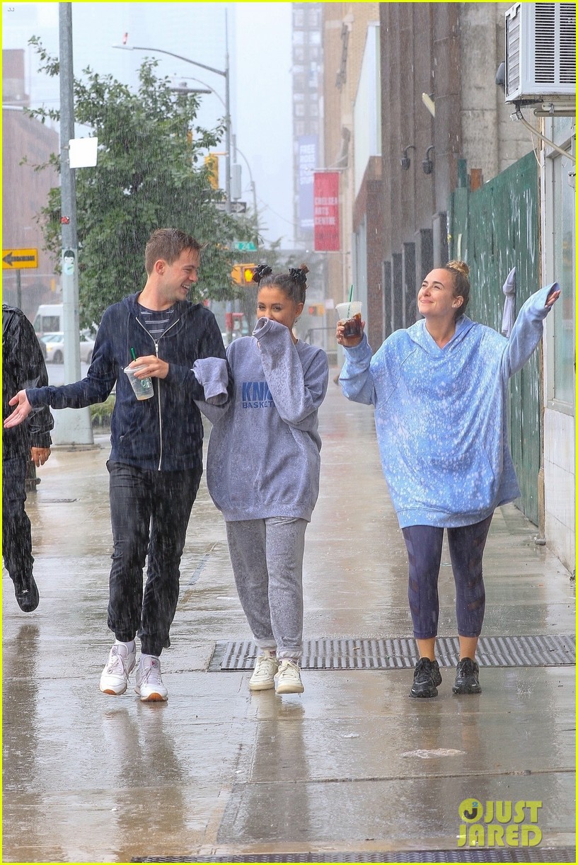 ariana grande friends get drenched rain storm 46