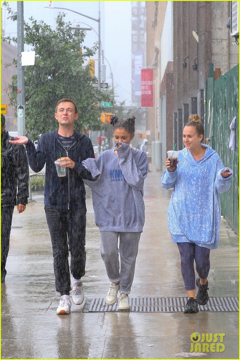ariana grande friends get drenched rain storm 49