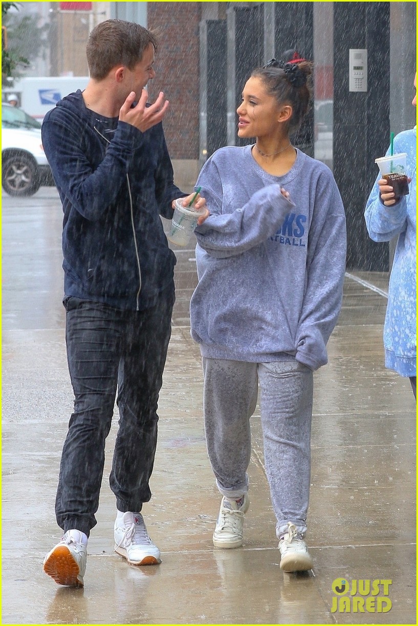 ariana grande friends get drenched rain storm 51