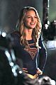 melissa benoist gets int character on the supergirl set 02