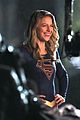 melissa benoist gets int character on the supergirl set 05