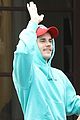 justin bieber steps out with his guitar in beverly hills 01