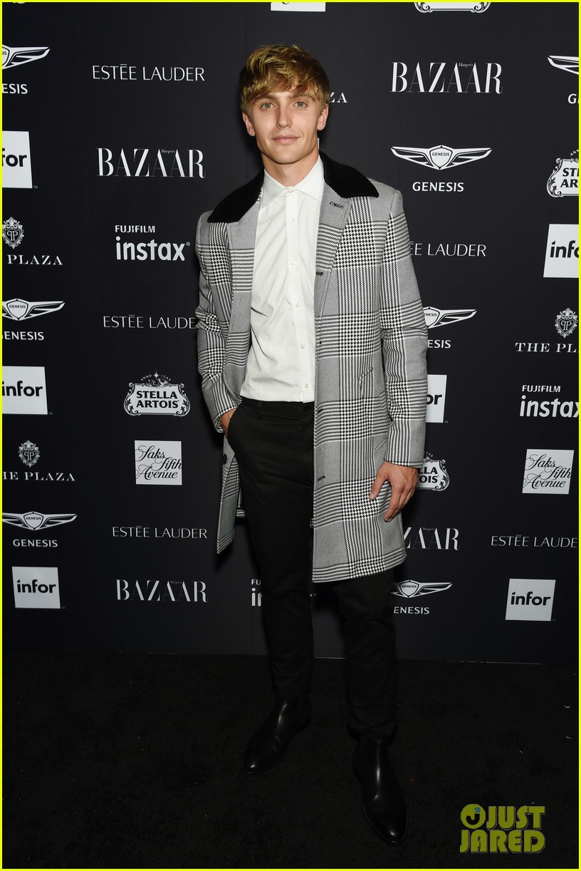 kaia and presley gerber join hayley kiyoko and more stars at harpers bazaar icons party 12