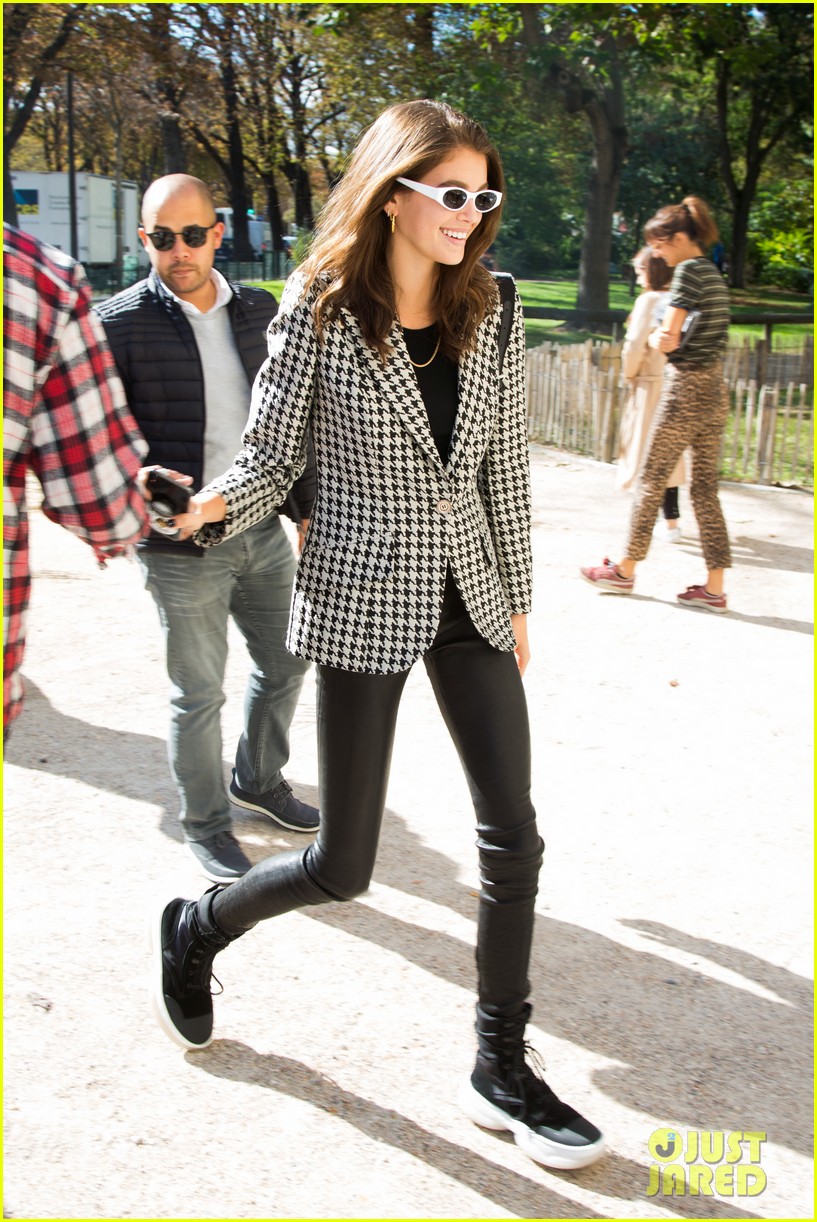 kaia gerber looks chic while heading to paris fashion week fittings 01