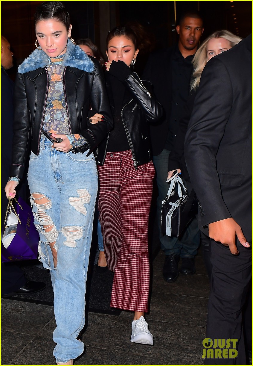 selena gomez grabs dinner with friends in nyc 03