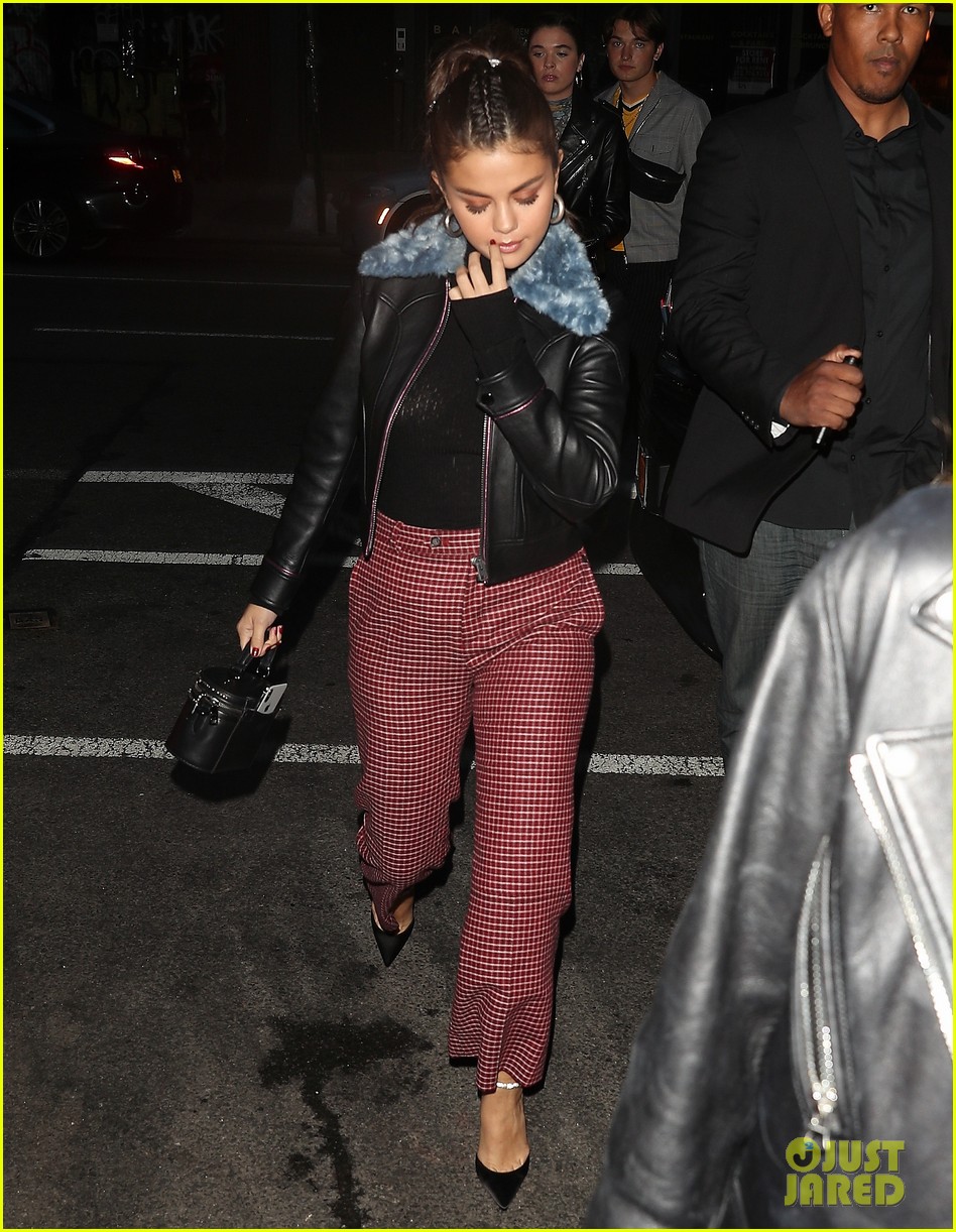 selena gomez grabs dinner with friends in nyc 10