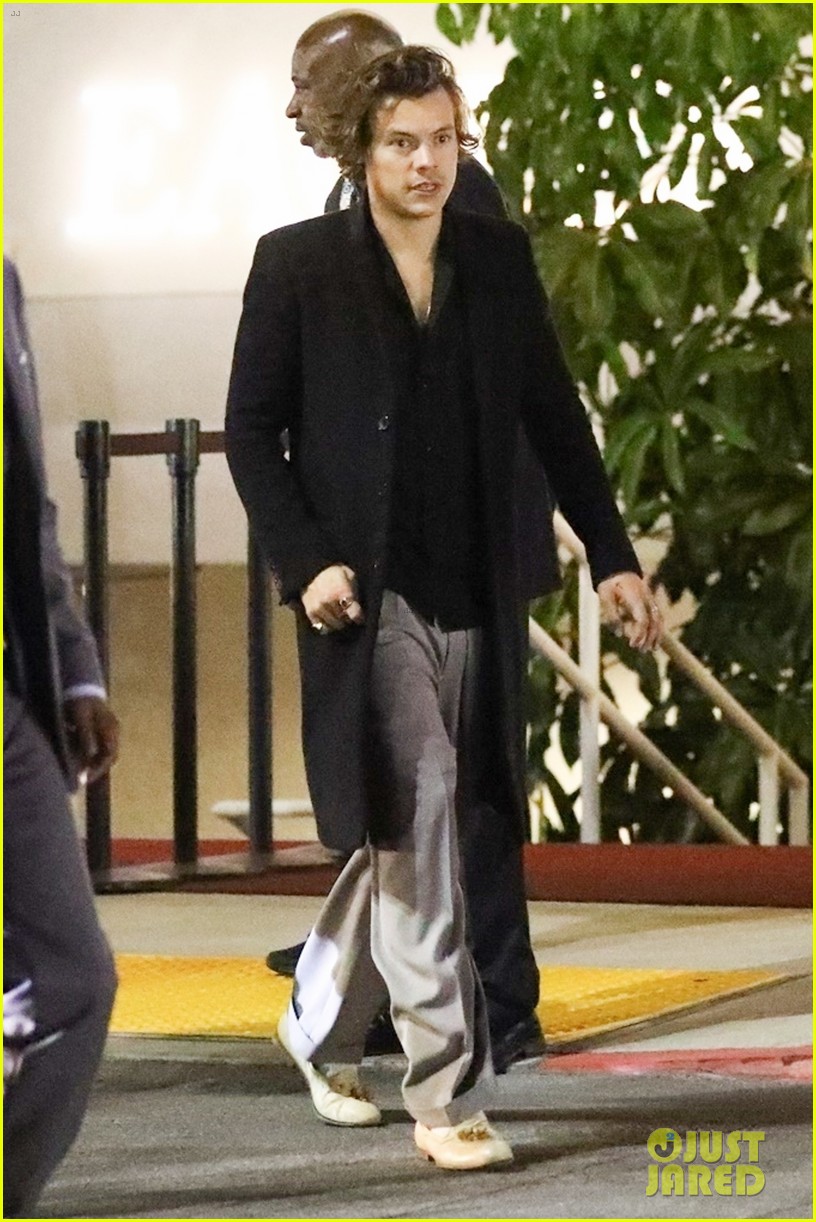 harry styles leaves the eagles concert with cindy crawford family 03