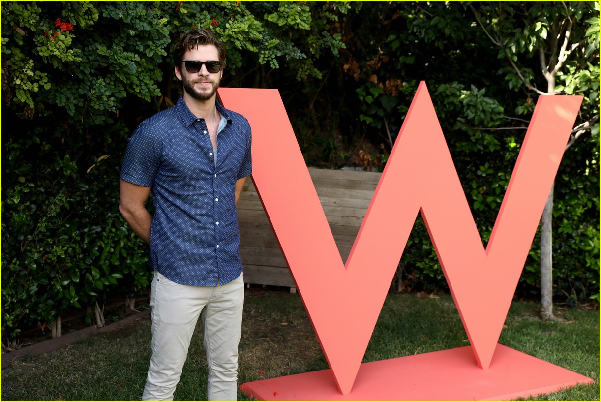 liam hemsworth is all smiles at w brisbanes australian themed party in la01