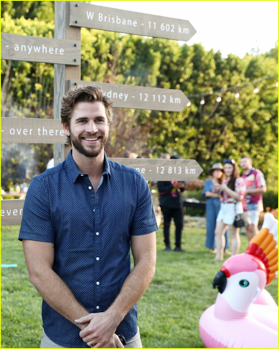 liam hemsworth is all smiles at w brisbanes australian themed party in la03