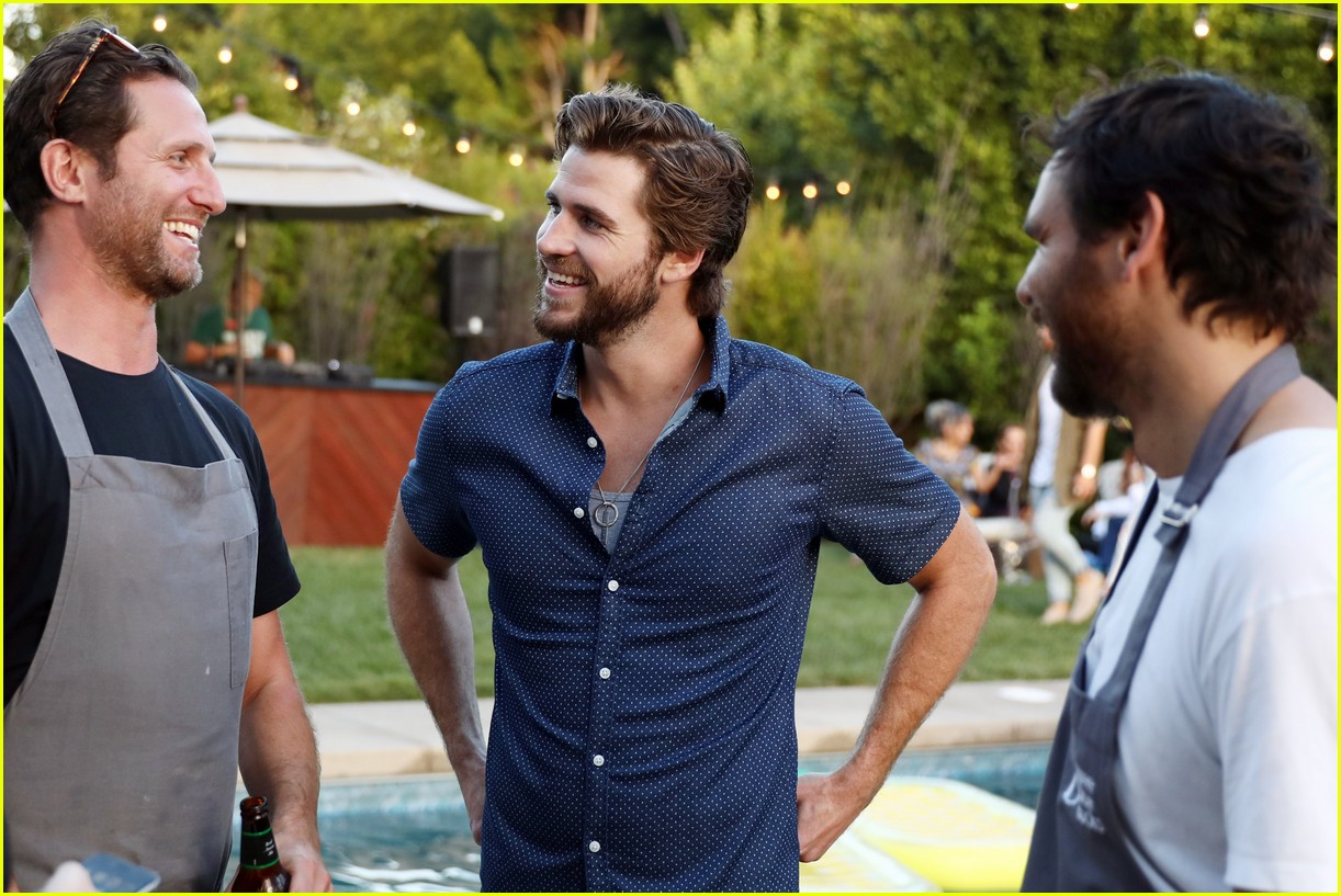 liam hemsworth is all smiles at w brisbanes australian themed party in la04