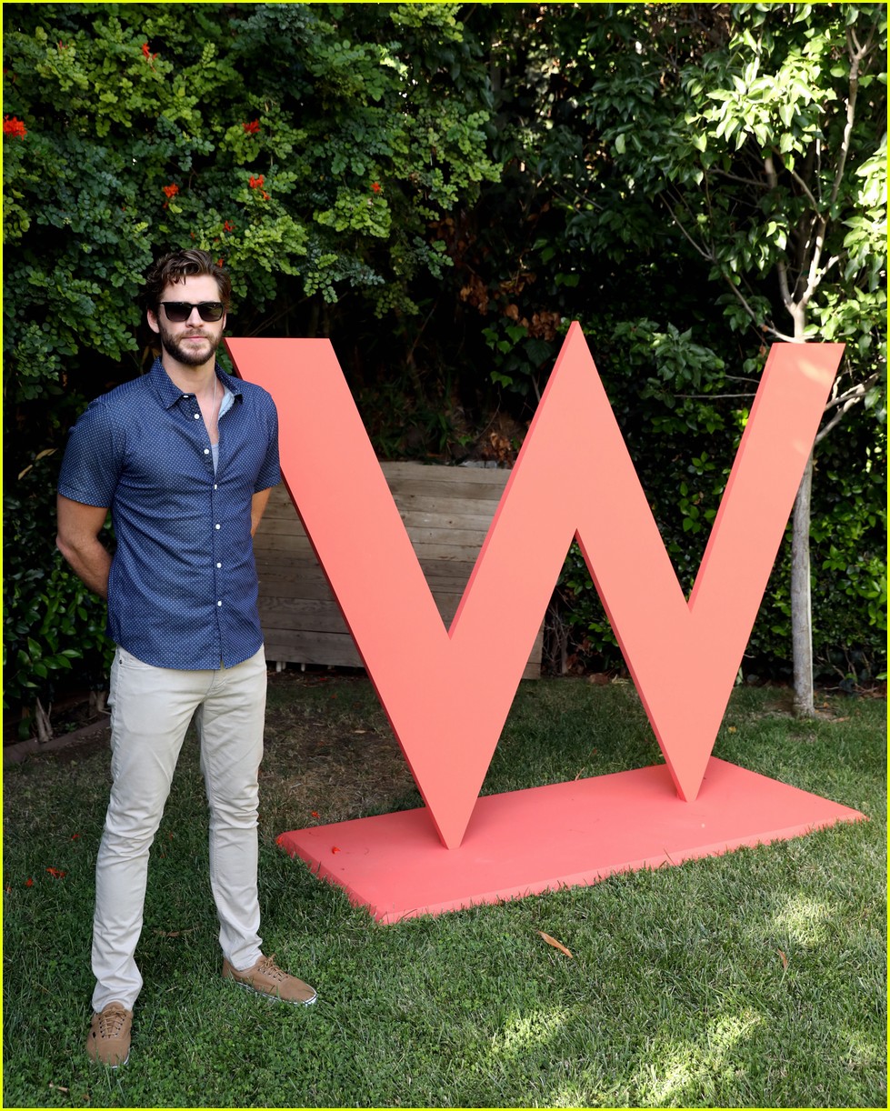liam hemsworth is all smiles at w brisbanes australian themed party in la05