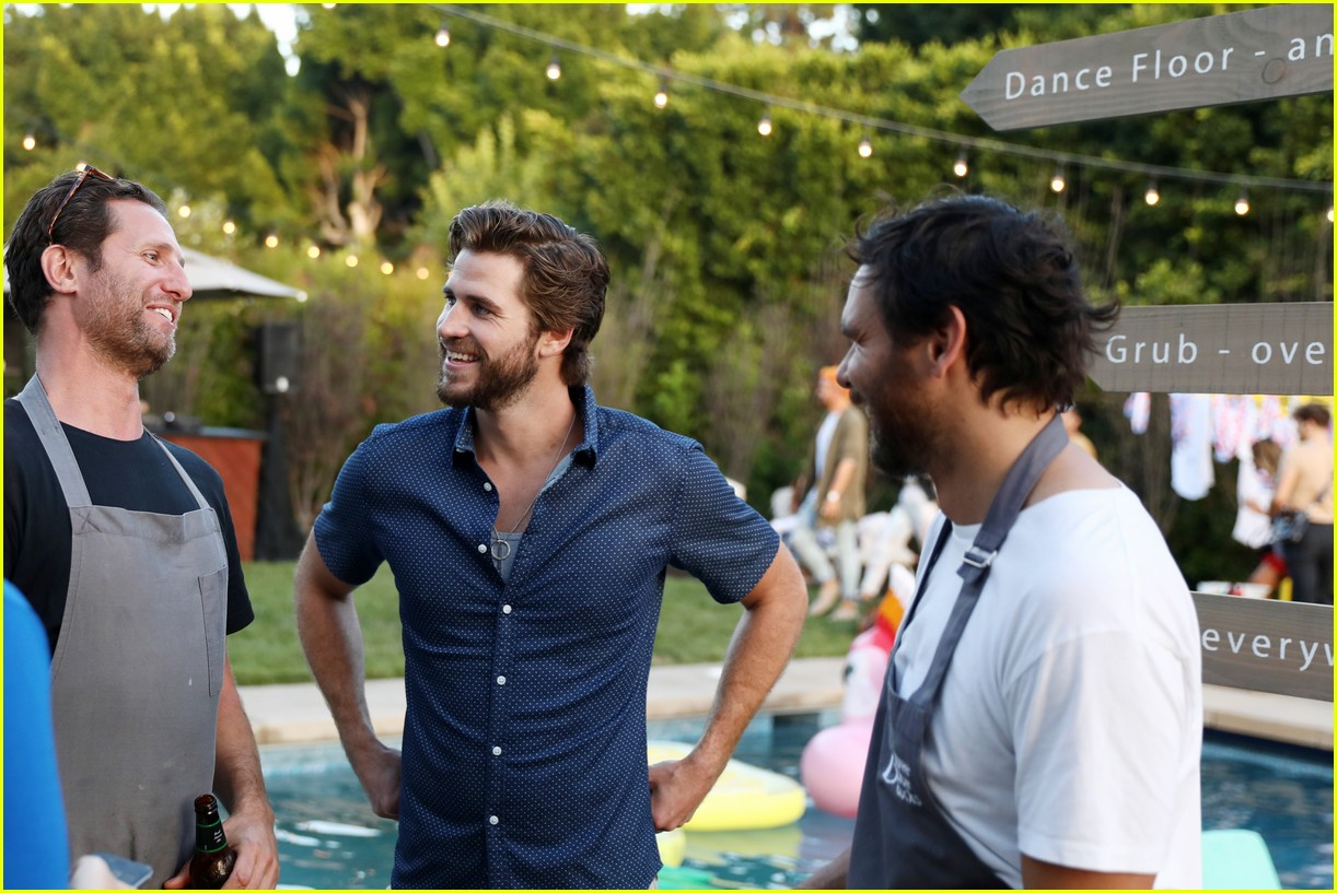 liam hemsworth is all smiles at w brisbanes australian themed party in la07