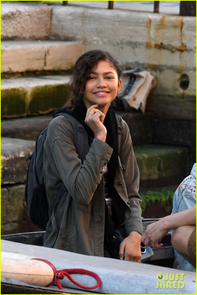 tom holland and zendaya film spider man far from home in the canals in italy02