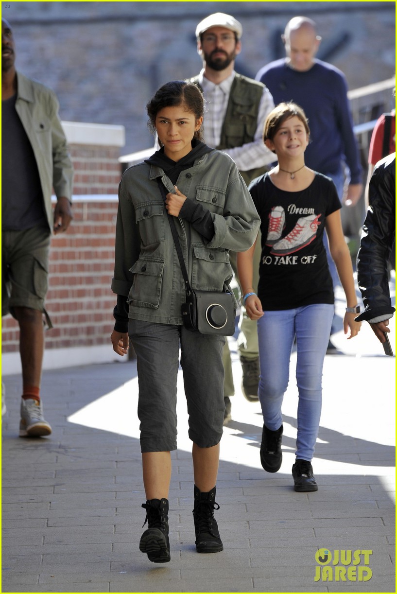 tom holland and zendaya film spider man far from home in the canals in italy03