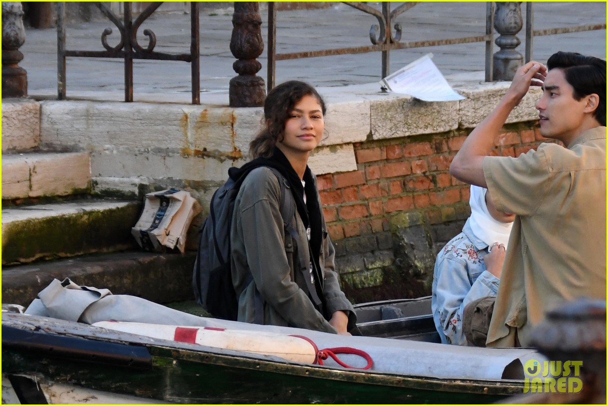 tom holland and zendaya film spider man far from home in the canals in italy07