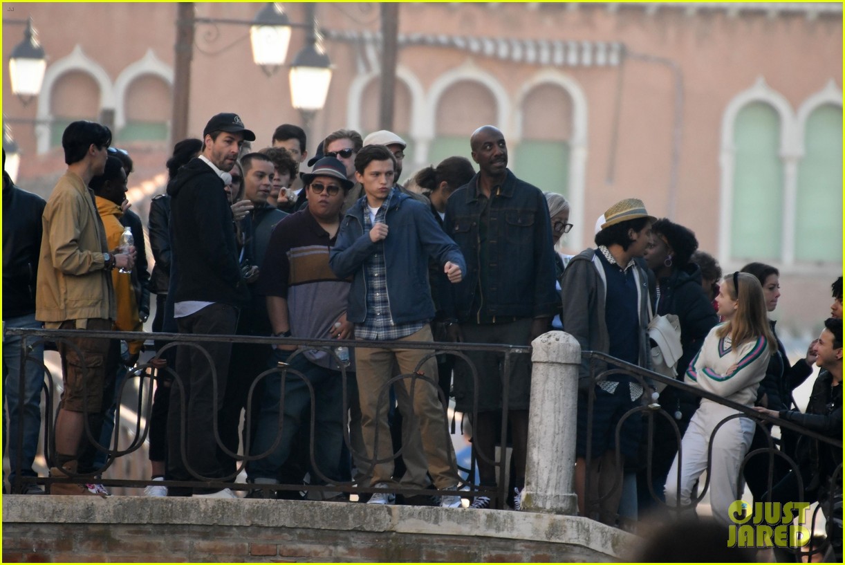 tom holland and zendaya film spider man far from home in the canals in italy17