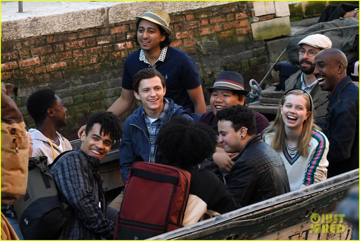 tom holland and zendaya film spider man far from home in the canals in italy22