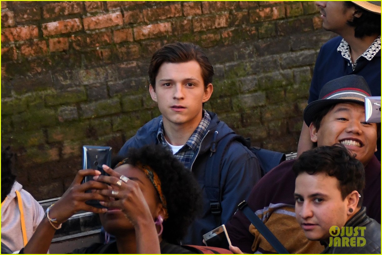 tom holland and zendaya film spider man far from home in the canals in italy23
