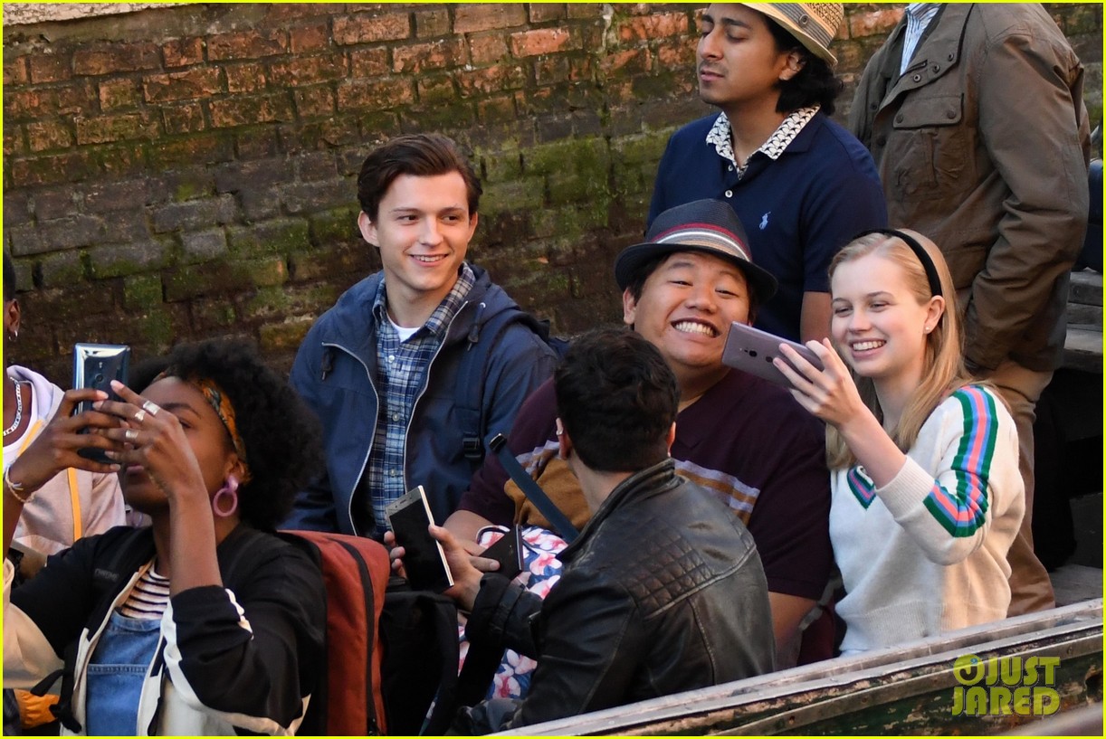 tom holland and zendaya film spider man far from home in the canals in italy34