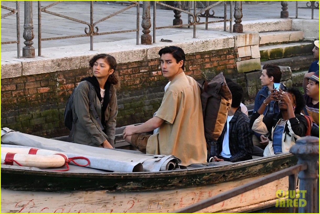 tom holland and zendaya film spider man far from home in the canals in italy36