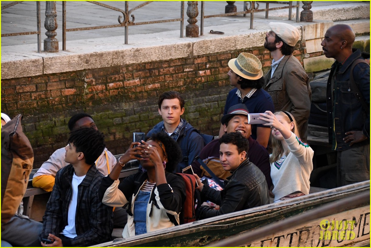 tom holland and zendaya film spider man far from home in the canals in italy39