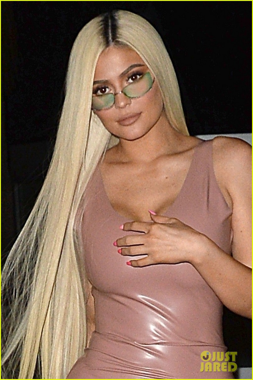 kylie jenner goes sexy in skintight dress for night out in weho 04