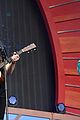 shawn mendes rocks out on stage at global citizen festival 14