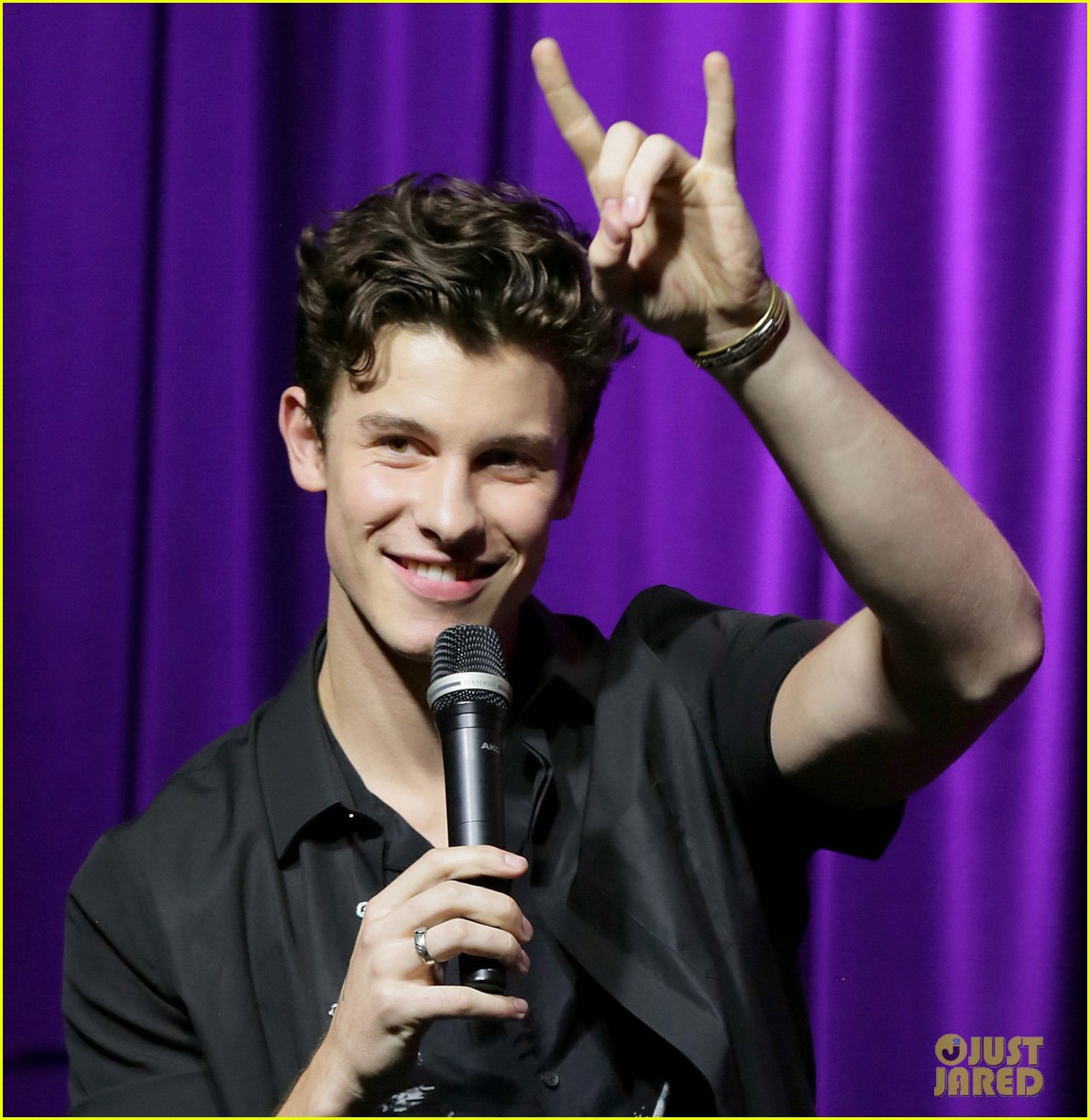 shawn mendes says hes the most nervous guy at grammy museum performance08