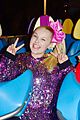 jojo siwa gets surrounded by spooks at knotts scary farm01