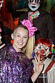 jojo siwa gets surrounded by spooks at knotts scary farm12